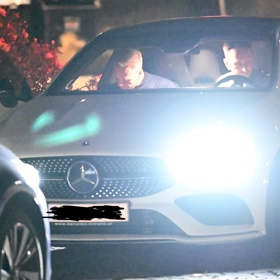 Zdeněk Chlopčík odjížděl svým luxusním vozem.