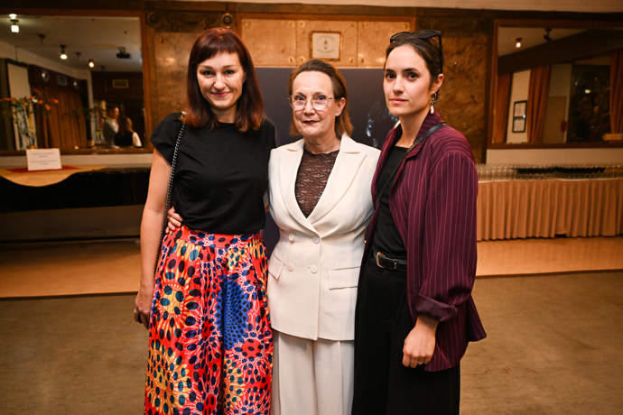 Milena Steinmasslová s kolegyněmi. 