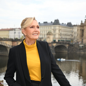 Nádherná Helena Vondráčková. 
