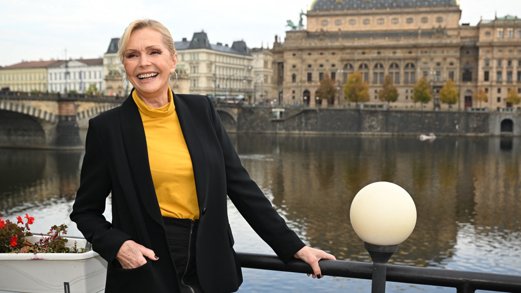 Také Helena Vondráčková šířila dobrou náladu. 