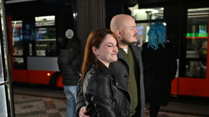 FOTO: Po celou dobu společenského večera i při závěrečném odchodu Štaidl svou partnerku láskyplně objímal.