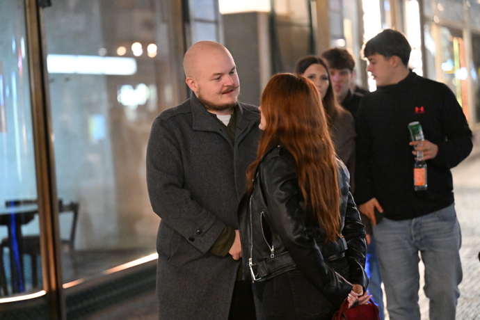 Po celý večer se od sebe neodtrhli a Štaidl měl svou půvabnou partnerku neustále pevně po svém boku.