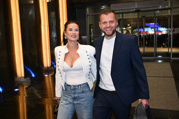 Lukáš se svou partnerkou vyrazili do kinosálu ruku v ruce.