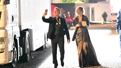 FOTO: Petr Bende se zajímal pouze o svůj mobil.
