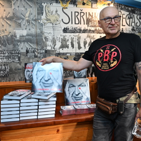 Lou Fanánek Hagen si v životě prošel bolestivým obdobím.