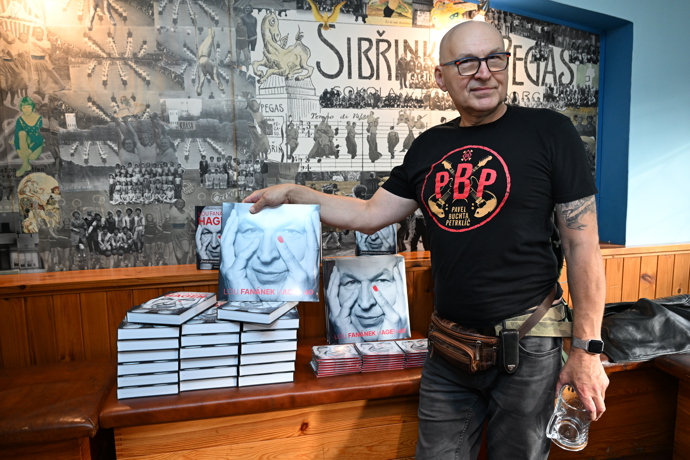 Lou Fanánek Hagen si v životě prošel bolestivým obdobím. 