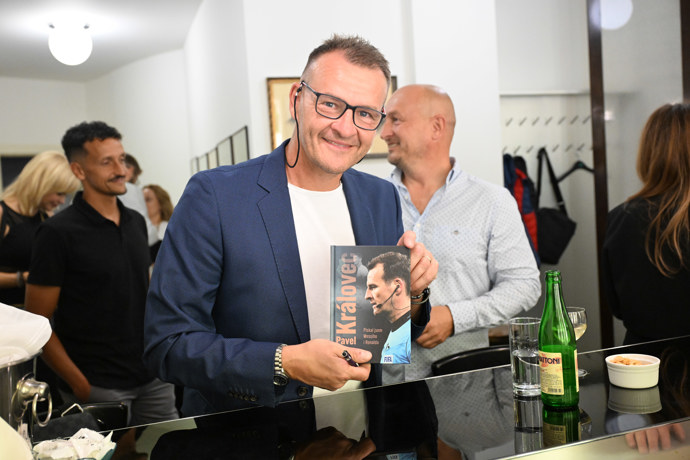 Pavel Královec se v současné době věnuje tomu, co kvůli kariéře zameškal. 