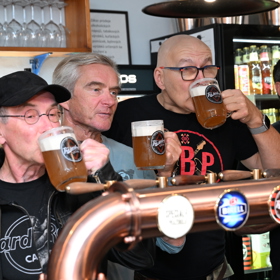 Tři sestry mají své pivo.