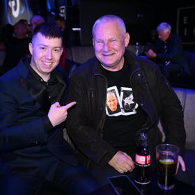 Jakub Jíra s Jiřím Kajínkem, který se také objevil v kleci.