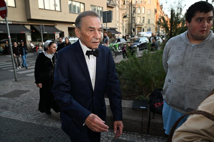 František Němec se snažil vyhnout davům.