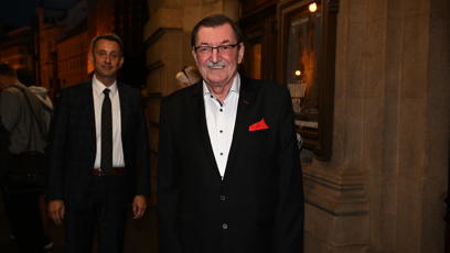 FOTO: Zdeněk Barták vsadil na detail a svůj oblek oživil červeným kapesníčkem.