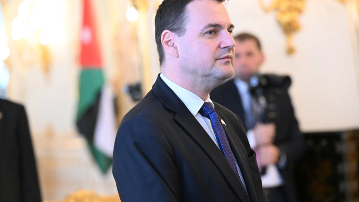Petr Macinka čekal na příchod prezidenta a krále.
