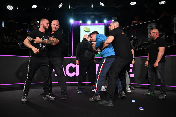 Tisková konference před Clash 17 nabídla několik vyhrocených momentů.