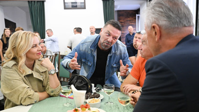 FOTO: Kristelová může na svém muži oči nechat.