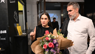 FOTO: Judit Pecháček dostala krásnou kytici.