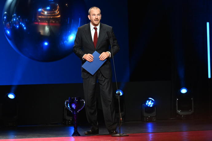 Stanislav Majer dodal večeru punc elegance a oblékl pruhovaný oblek.