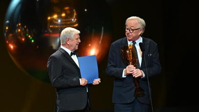 FOTO: Cenu si ale nejdříve odnesl.