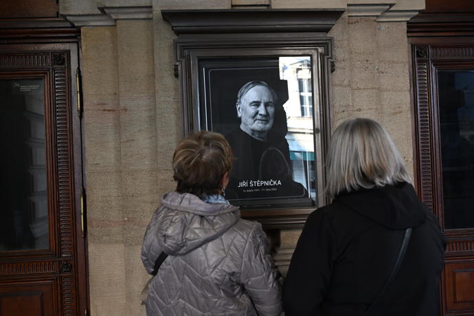 Pohřeb Jiřího Štěpničky v Národním divadle.