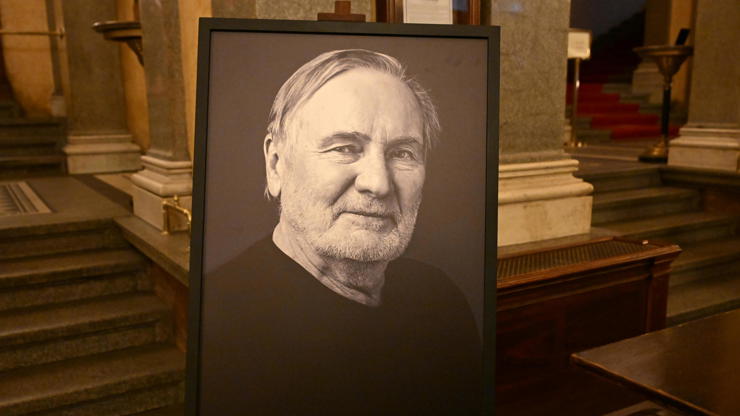 Pohřeb Jiřího Štěpničky v Národním divadle.