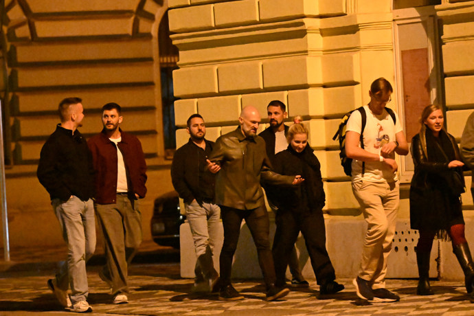 Po skončení projekce vyrazili soutěžící společně do pražských ulic.