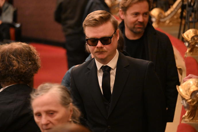 Filip Kaňkovský skrýval smutek pod brýlemi.