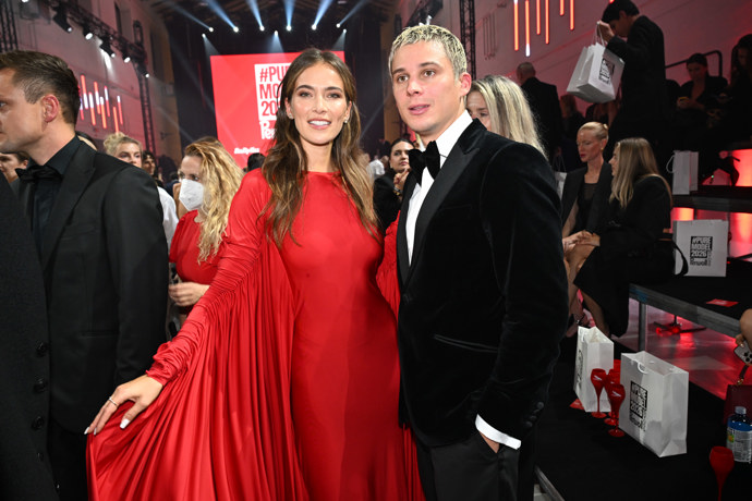 Andrea a Sebastian společně zapózovali fotografům.