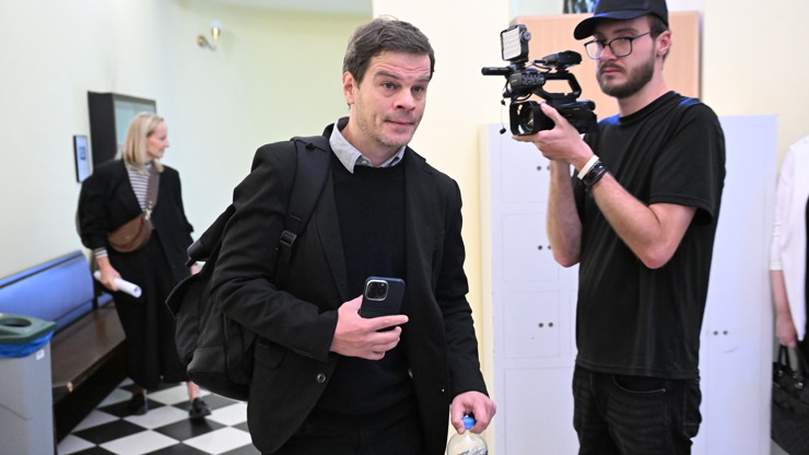 Adam Kraus působil před soudním jednáním poněkud unaveným dojmem.