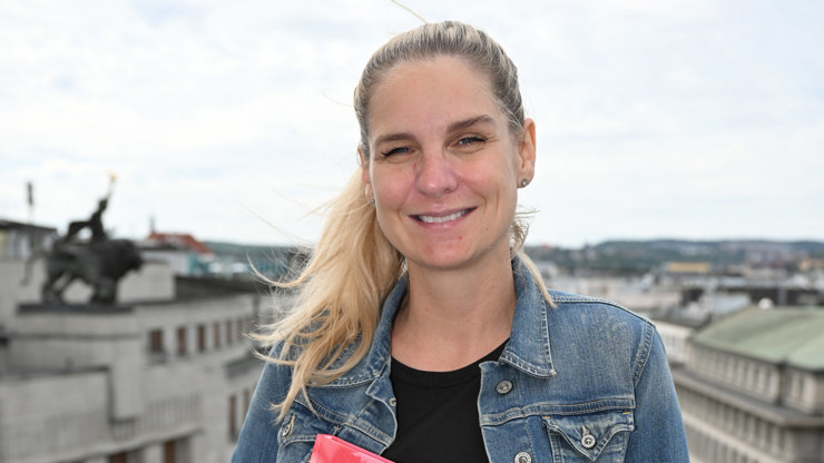 Věra Kirchnerová alias Mia na křtu knihy Michaely Noskové.