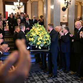 Jiřího Štěpničku vyprovodili přátelé a kolegové na jeho poslední cestu potleskem.