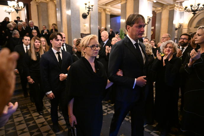 Pohřeb Jiřího Štěpničky byl velmi emotivní. Málokdo dokázal udržet slzy.