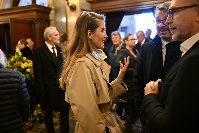 Jana Bernášková na pohřbu Jiřího Štěpničky.