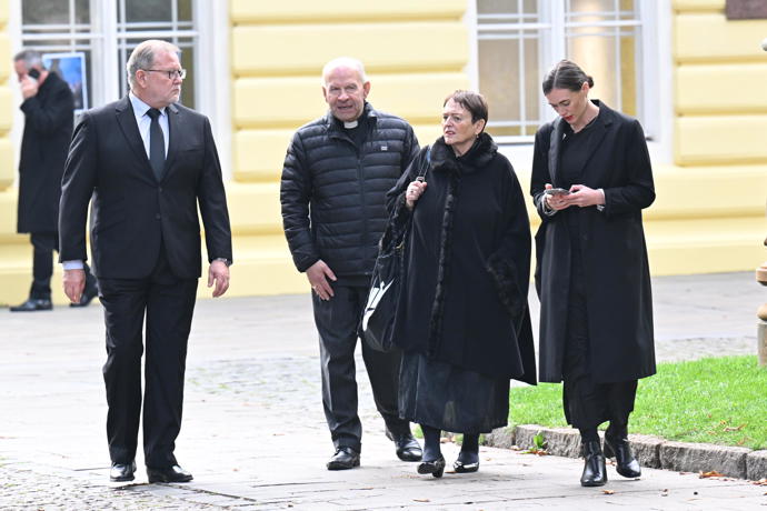 Starosta Jan Korseska a kněz Jakub Berka na karu po pohřbu Jiřího Štěpničky. 