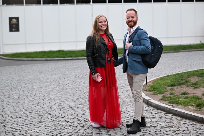 Martina Ptáčková dorazila v krásných červených šatech. 