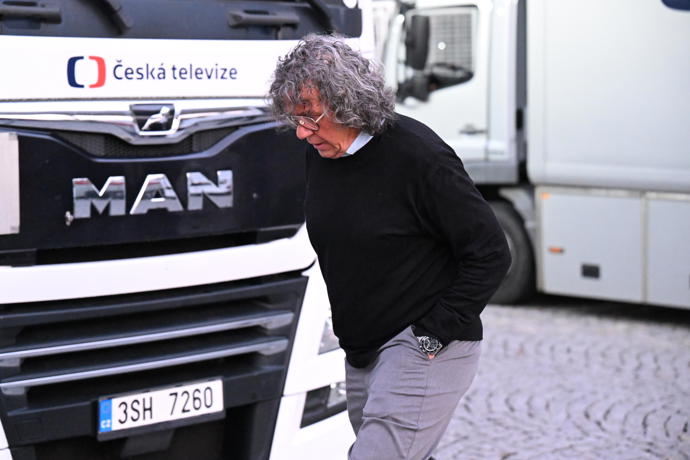 Richard Genzer na cestě do zázemí porotců. 