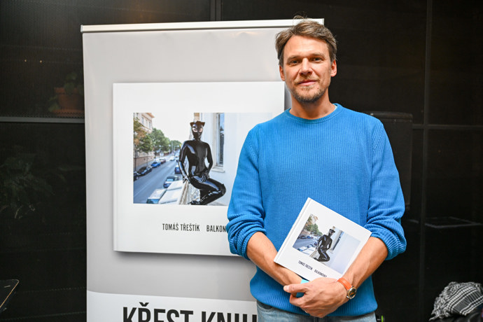 Přítomnost Vojty Dyka dodala akci symbolický rozměr, neboť stál na samém počátku fotografické dráhy Tomáše Třeštíka.