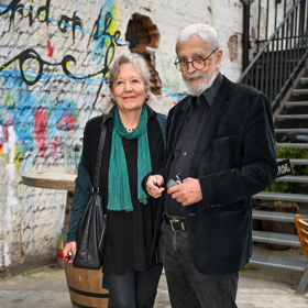 Rodiče Tomáše Třeštíka, Helena a Michael. Jak je vidno, černá barva je u Třeštíků něco jako uniforma.