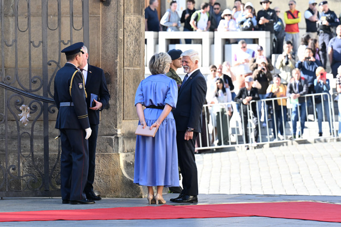 Prezident Petr Pavel a Eva Pavlová se ve společnosti toho druhého stále dobře baví. 