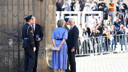 FOTO: Prezident Petr Pavel a první dáma Eva Pavlová se společně smějí od ucha k uchu.