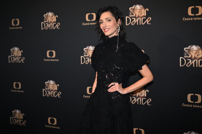 Nejzářivější módní hvězda StarDance? Nová porotkyně Jana Burkiewiczová. Podívejte se zblízka na její šaty Nejzářivější módní hvězda StarDance? Nová porotkyně Jana Burkiewiczová. Podívejte se zblízka na její šaty