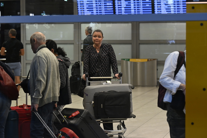 Dominika Gottová na letišti. Její návštěvy z Finska, kde žije, byly sporadické. Dominika Gottová na letišti. Její návštěvy z Finska, kde žije, byly sporadické.