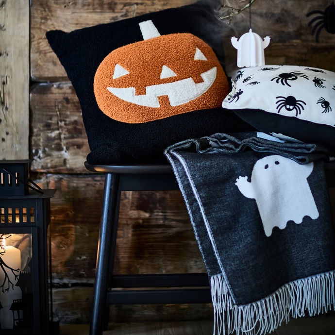 Halloween může být i elegantní. Zapomeňte na plastové kostlivce a proměňte domov v tajemné místo