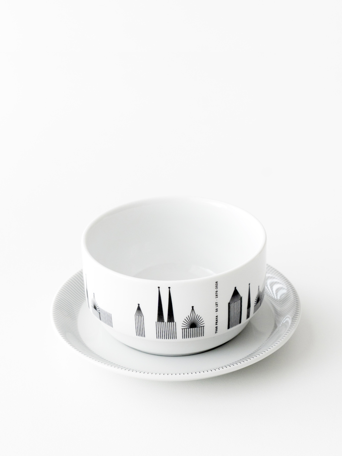 Možná jste z něj jedli ve škole i na dovolené. Slavný český porcelán Praha designéra Jaroslava Ježka slaví 50 let