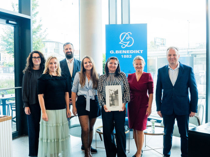 Možná jste z něj jedli ve škole i na dovolené. Slavný český porcelán Praha designéra Jaroslava Ježka slaví 50 let