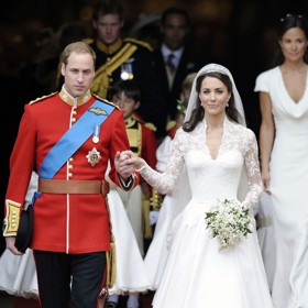 Pak už Kate do svého života jiného muže než prince Williama nepustila. Vzali se v roce 2011 a mají spolu tři děti.