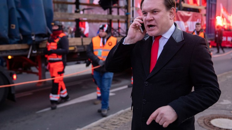 Polský europoslanec Dominik Tarczyński