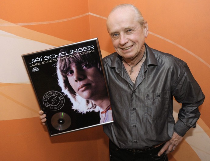 Milan Schelinger byl mladším bratrem zesnulého zpěváka Jiřího Schelingera.