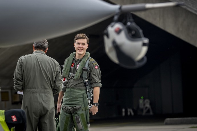 Mladík, který se vytáhl na 190 centimetrů, momentálně slouží v dánské armádě.