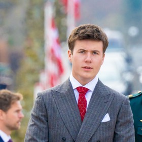 Princ Christian přitahuje dívky nejen svým statutem, ale i vzhledem.