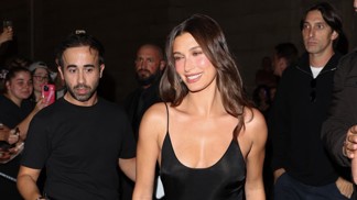 Kdybyste si měla pořídit jen jedny malé černé šaty, pak to musí být tyto. Objevila je Hailey Bieber Kdybyste si měla pořídit jen jedny malé černé šaty, pak to musí být tyto. Objevila je Hailey Bieber