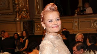 Erika Stárková exkluzivně o svých nových vlasech: Rose gold je ideální kamufláž šedin a odstín, který vás omladí Erika Stárková exkluzivně o svých nových vlasech: Rose gold je ideální kamufláž šedin a odstín, který vás omladí